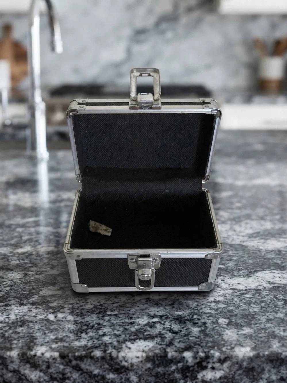 Vaultz Unlocked 4x6 Index Card Storage Box Mini Safe Case (No Key)
